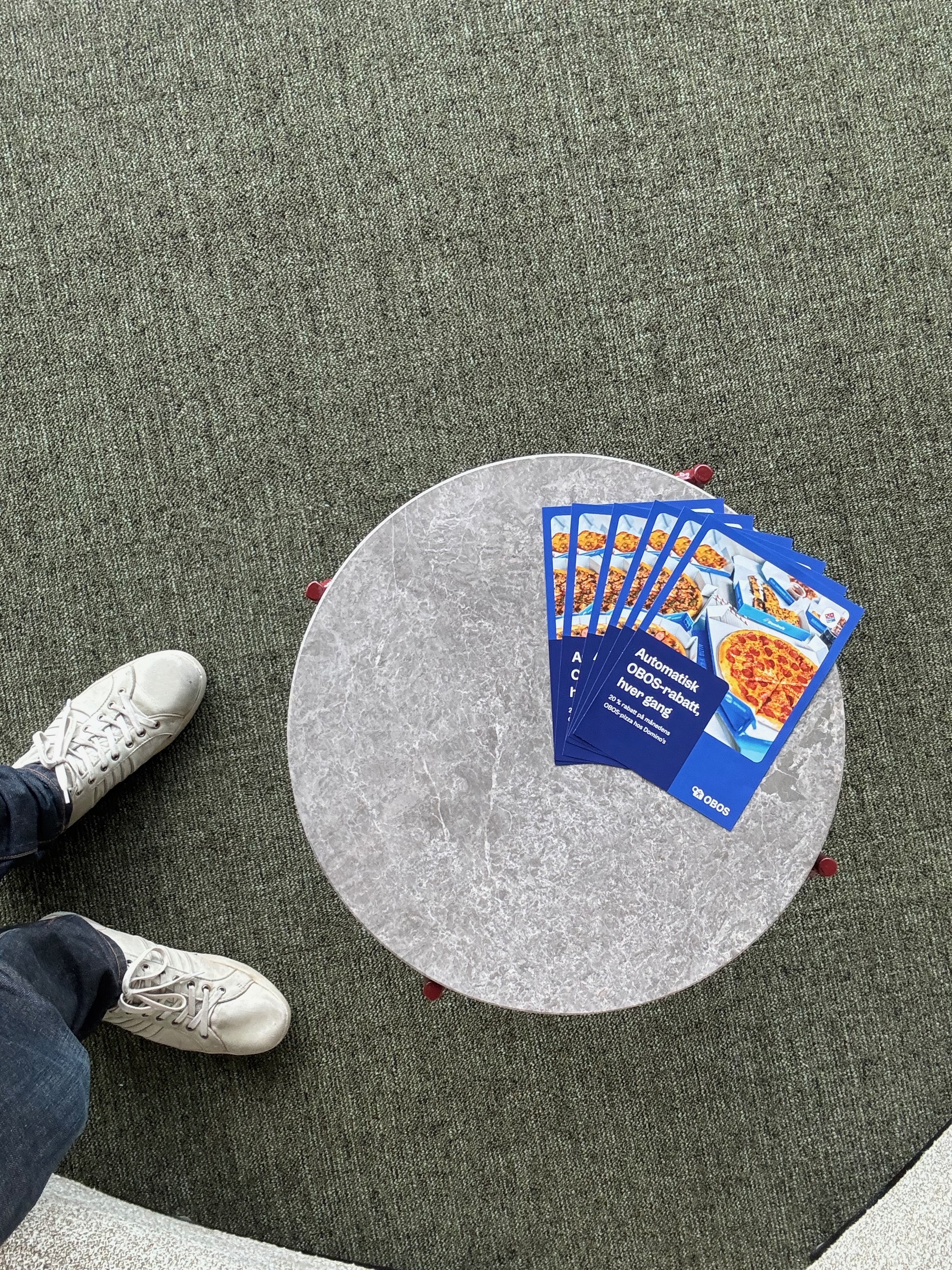 Fysiske flyers for OBOS-knappen-kampanjen